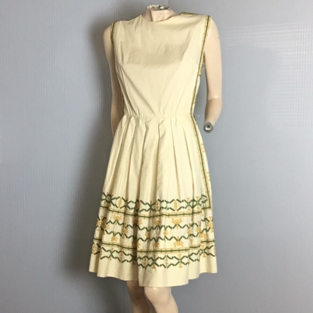 VINTAGE - HANDMADE Cream Embroidered in Green/Gold